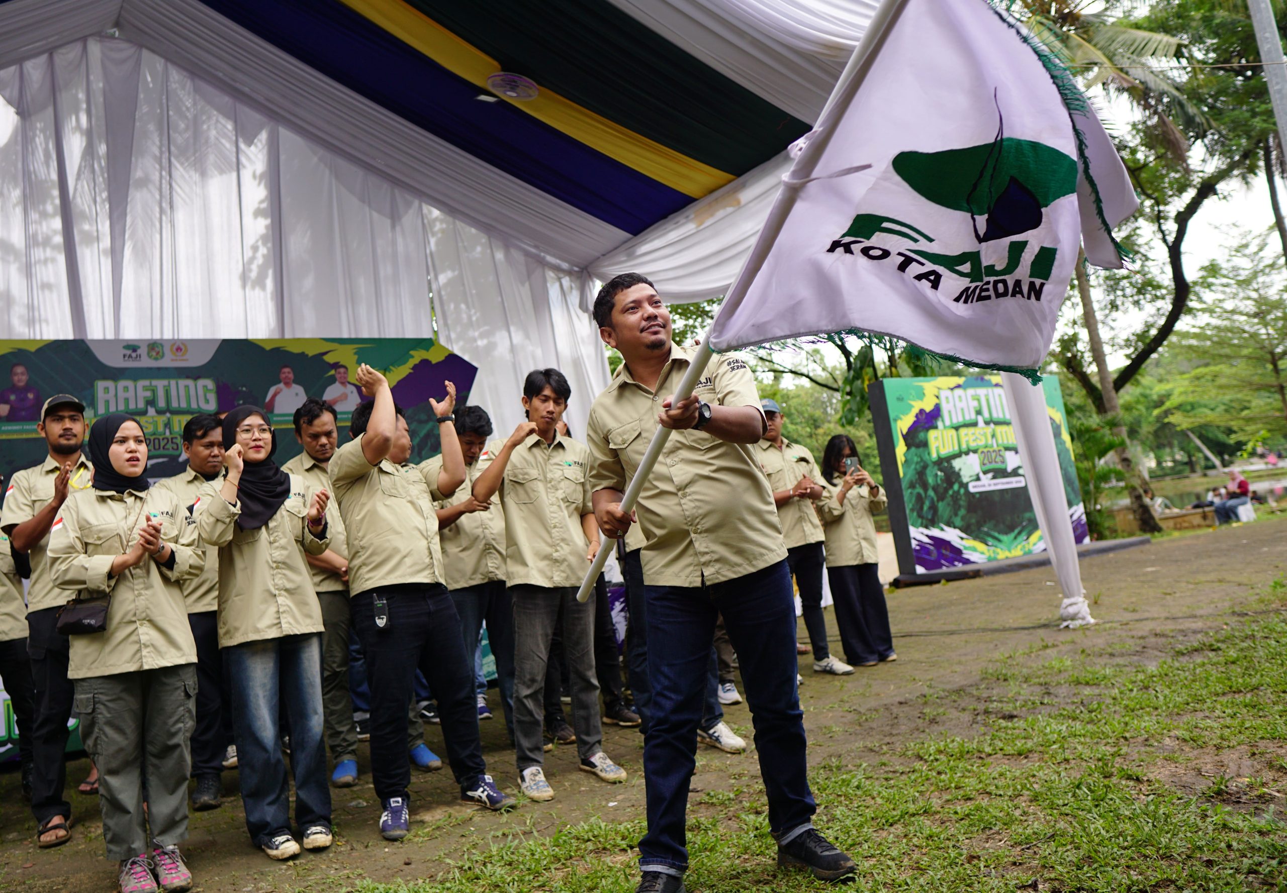 Pengurus Faji Medan 2025-2029 saat dilantik di Taman Cadika, Medan Johor, Kota Medan, Sabtu (20/09/2025). (Foto : Faji Medan)