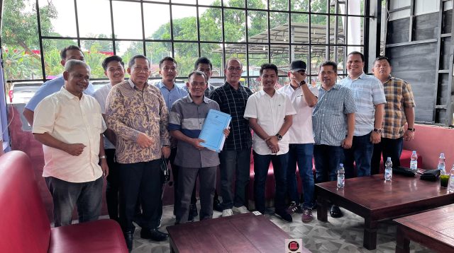 Sejumlah Anggota DPRD Tapteng usai melaporkan Bupati Tapteng ke Kejati Sumut, Senin (01/09/2025) terkait dugaan penggunaan anggaran P-APBD. (Foto/ Istimewah)