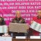Kepala Kejati Sumut M.Husairi didampingi Kasipenkum Kejatisu dan Kajari Medan memperlihatkan tumpukan uang miliaran rupiah saat konferensi pers di Kantor Kejatisu Jalan A.H Nasution, Kota Medan, Rabu (03/08/2025) Foto : Dok Kejatisu