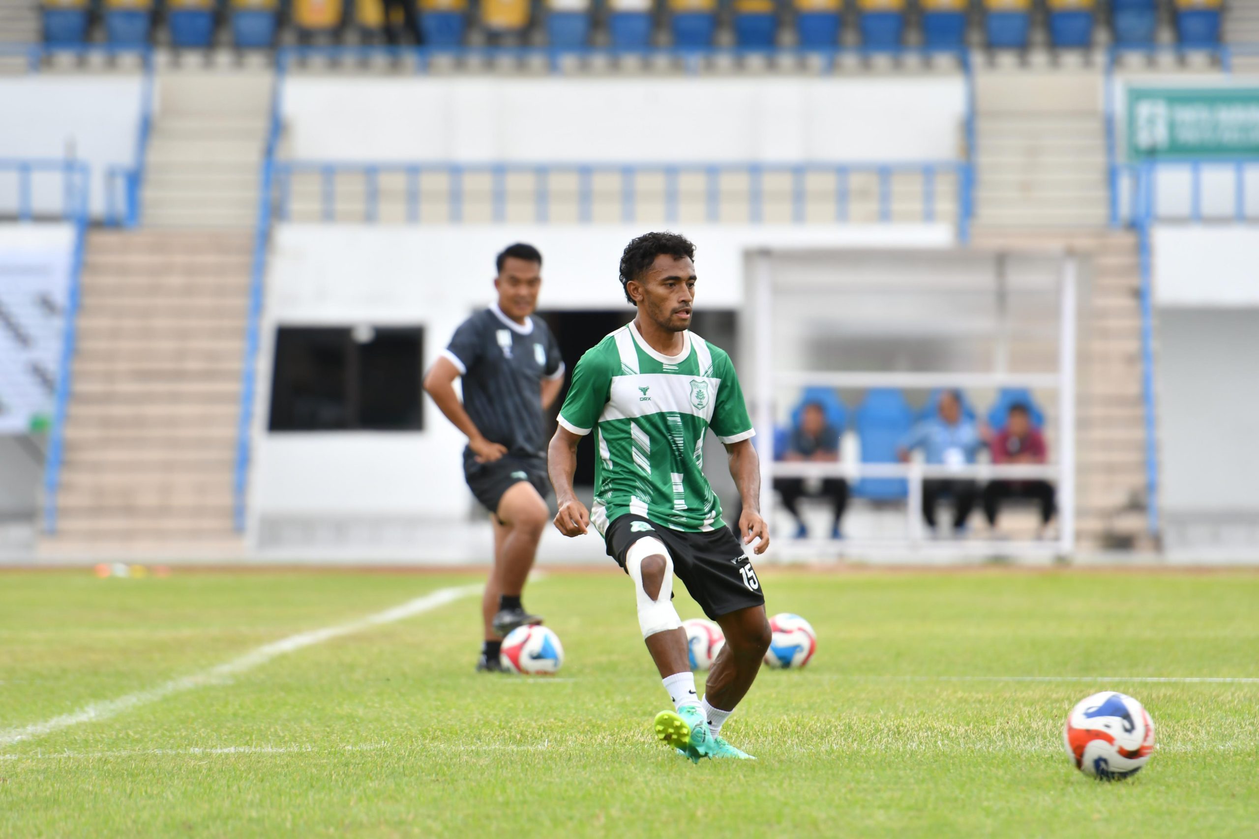 Pemain PSMS Medan menjalani sesi latihan jelang pertandingan melawan PSPS Pekanbaru di Stadion Kaharudin, Sabtu (20/09/2025) esok hari. (Foto : Media Officer PSMS Medan)