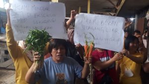 Pedagang Pasar Sambas. Foto: Tudin.