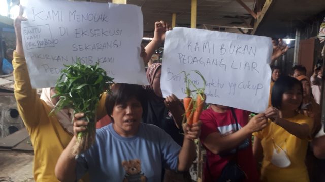 Pedagang Pasar Sambas. Foto: Tudin.