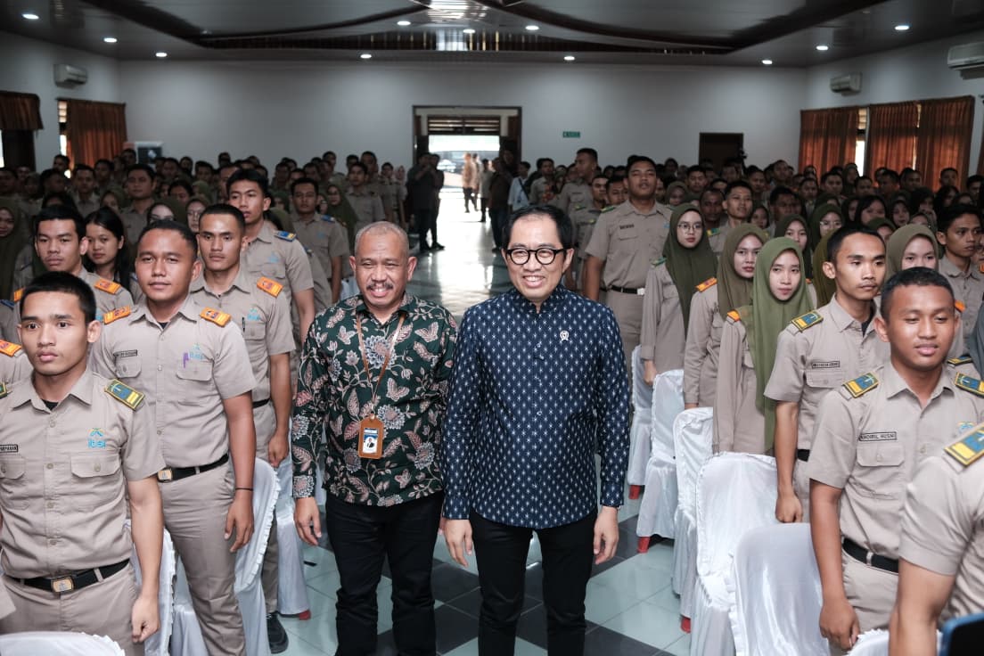 Wamenperin Faisol Riza foto bersama civitas akademika Institut Teknologi Sawit Indonesia (ITSI), Rabu (11/02/2026).