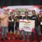 H. Palacheta saat memberikan piala truf Graha Kirana.
